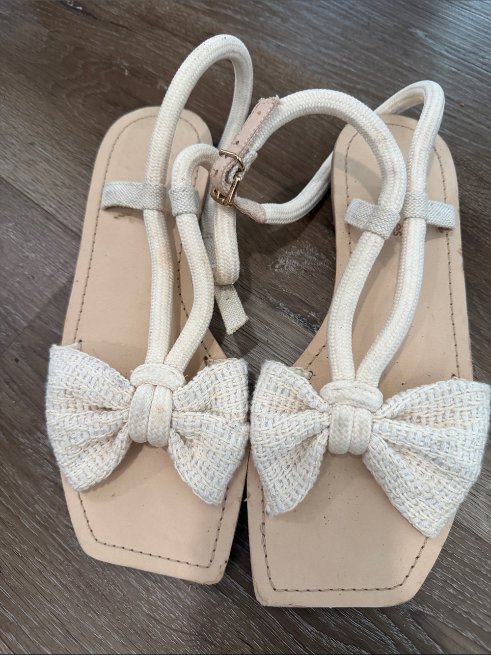 Bow-Accent Cream Strappy Women's Sandals